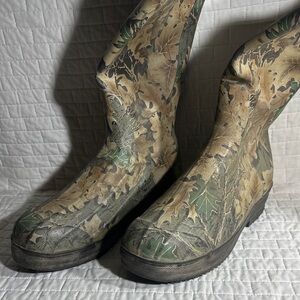 Red Ball Boundary Camouflage Rubber Muck Boots